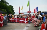 Les spectateurs massés le long du parcours avant le Grénd Départ de la 109e édition du Tour de France, le 1er juillet 2022 