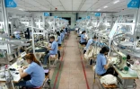 Des ouvrières cousent des vêtements dans une usine de Ho Chi Minh Ville, le 3 avril 2025 au Vietnam