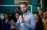 Le député sortant Renaissance Nicolas Metzdorf donne une conférence de presse le 13 juin 2024 à Nouméa 
