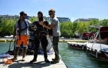 Opération de nettoyage du bassin de la Villette à Paris, le 16 juillet 2022