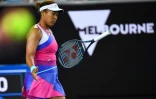 La tenante du titre, la Japonaise Naomi Oasaka, éliminée dès le 3e tour de l'Open d'Australie, par  l'Américaine Amanda Anisimova (4-6, 6-3, 7-6 (10/5), le 21 janvier 2022 à Melbourne 