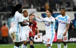 Les joueurs de l'OM se congratulent après un but de Bafétimbi Gomis contre Lille, le 18 décembre 2016 au Vélodrome