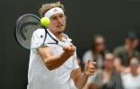 L'Allemand Alexander Zverev, lors de son match du 2e tour contre l'Américain Tennys Sandgren, le 1er juillet 2021 au tournoi de Wimbledon à Londres