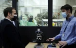 Emmanuel Macron à la rencontre de chercheurs le 21 janvier 2021 à l'université de Paris Saclay à Orsay