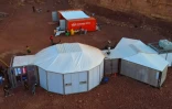 Vue aérienne d'un habitat où les astronautes d'une équipe d'Europe et d'Israël participeront à une mission d'entraînement pour la planète Mars sur un site qui simule une station hors site au cratère Ramon à Mitzpe Ramon dans le désert du sud du Néguev, en Israël, le 10 octobre 2021 