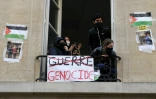 Des manifestants pro-palestiniens Ă Sciences Po Paris, le 26 avril 2024