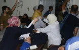 Des Syriens blessés arrivent à l'hôpital Al-Jamiliyah dans la partie de Alep contrôlée par le regime, le 8 juillet 2016