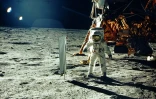 Buzz Aldrin devant le module lunaire le 20 juillet 1969, photographié par Neil Armstrong 
