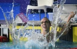 Le Suisse Jérémy Desplanches fête son succès en finale du 200 m 4 nages, le 6 août 2018 aux Championnats d'Europe à Glasgow