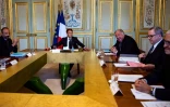 de D à D: Édouard Philippe, Emmanuel Macron, Gérard Larcher, Richard Ferrand, et le président du CESE Patrick Bernasconi à l'Elysée à Paris le 2 juillet 2020