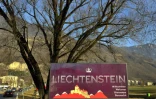 Panneau à l'entrée du Liechtenstein en février 2008 à Vaduz. D'après une liste de la Commission européenne publiée en juin, 30 juridictions sont encore jugées insuffisamment coopératives. Parmi elles, le Liechtenstein