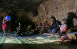 Des déplacés syriens dans un abri souterrain où ils ont trouvé refuge dans la province d'Idleb, le 23 février 2020