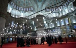 Le pape Léon XIV visite la Mosquée bleue à Istanbul, le 29 novembre 2025, au troisième jour de sa visite en Turquie
