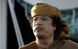 Mouammar Kadhafi devant sa tente dans le jardin de sa résidence de Bab al-Aziziya à Tripoli le 10 avril 2011