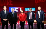 (De g à d) Les candidats à la primaire du PS et de Place publique — Raphaël Glucksmann, Emmanuel Maurel, Ségolène Royal, Olivier Faure et Jérôme Guedj posent avant un débat organisé par LCI à Boulogne-Billancourt, le 23 septembre 2026