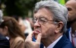 Le fondateur du parti de gauche La France Insoumise (LFI), Jean-Luc Mélenchon, participe à une mobilisation citoyenne organisée place des Invalides, à Paris, le 27 mai 2025