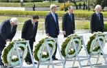 Le secrétaire d'Etat américain John Kerry (C) était devenu, le 11 avril dernier, le plus haut responsable gouvernemental américain à visiter le mémorial d'Hiroshima