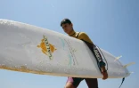Ali Qassem, un réfugié syrien de 17 ans au Liban s'est accroché au surf, persuadé que ce sport peut l'aider à "construire une vie meilleure"
