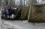 Distribution de vêtements à Avdiivka, dans la région de  Donetsk, le 5 février 2017 