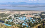 Vue aérienne du camp de Nayapara abritant des réfugiés rohingyas, le 24 novembre 2023 au Bangladesh