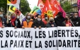 Le secrétaire général de la CGT, Philippe Martinez (au centre) lors de la manifestation pour la journée du travail, à l'appel de la CGT, FO, FSU et Solidaires, le 1er mai 2021 à Paris