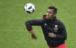 Le milieu de terrain péruvien Renato Tapia à l'entraînement, le 19 juin 2018 à Khimki dans la banlieue de Moscou