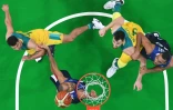 Tony Parker (c) et la France, face à l'Australie, le 6 août 2016, pour les JO
