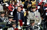 Le président Emmanuel Macron et le chef d'état-major des armées (Cema), le général Pierre de Villiers, au défilé militaire sur les Champs-Elysées à Paris le 14 juillet 2017