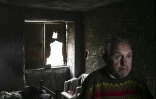 Antonio Lemos, un aide-cuisinier à la retraite, dans une maison abandonnée où il vit, dans le quartier de Belem à Lisbonne, le 17 avril 2025 au Portugal