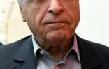 L'homme d'affaires franco-libanais Ziad Takieddine s'adresse aux médias à son arrivée au palais de justice de Paris le 7 octobre 2019, au premier jour du procès du volet financier de « l'affaire Karachi »