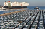 Photo prise le 10 janvier 2024 de voitures électriques chinoises destinées à l'export dans le port de Yantai, dans la province du Shandong (nord-est de la Chine)