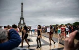 Défilé des mannequins rondes à Paris à Trocadéro, le 28 avril 2019