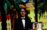 Le réalisateur cambodgien Pham An Thien reçoit la Caméra d'or, à Cannes, pour le film "L'Arbre aux Papillons d'Or", le 27 mai 2023