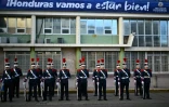 Des cadets militaires devant le Congrès national avant le début de la cérémonie d'investiture du président élu du Honduras, Nasry Asfura, le 27 janvier 2026 à Tegucigalpa
