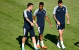 Les attaquants Antoine Griezmann (g), Ousmane Dembélé (c) et le défenseur Lucas Hernandez lors d'un entraînement des Bleus, le 29 juin 2018 à Kazan