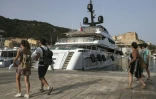 Un yacht dans le port de Bonifacio, le 11 août 2021 en Corse