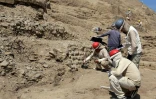 Des archéologues travaillent sur le site précolombien Chan Chan, le 16 juin 2018 au Pérou 