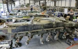Assemblage d'un char de combat Leopard 2A4 dans l'usine Rheinmetall, conglomérat industriel allemand spécialisé dans l'armement et l'équipement automobile, le 6 juin 2023 à Unterluess, dans le nord de l'Allemagne