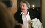 Robert Louis-Dreyfus, président de Marseille, arrive au Palais de Justice de Marseille pour une audition, le 13 mars 2006  