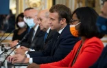 Emmanuel Macron accueille la vice-présidente américaine Kamela Harris à l'Elysée le 10 novembre 2021
