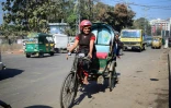 Mosammat Jasmine sur son cyclo-rickshaw le 15 janvier 2017 à  Chittagong