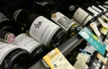 Des bouteilles de vins français en vente dans une boutique à Laurel, dans le Maryland, le 13 mars 2025
