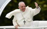 Le pape François arrivant à la messe qu'il doit donner à Phoenix Park à Dublin le 26 août 2018.