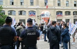 Des policiers manifestent devant la Préfecture de police, le 17 juin 2020 à Paris
