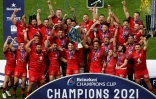 Les Toulousains célèbrent leur titre de champions d'Europe après leur victoire en finale face à Bordeaux-Bègles, le 22 mai 2021 à Londres