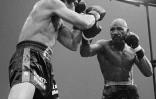 Marvin Hagler (d) contre l'Argentin Norberto Rufino Cabrera Ă Monaco, le 30 juin 1979