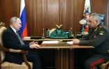 Réunion entre le président russe Vladimir Poutine et son ministre de la Défense Sergueï Choïgu à Moscou, le 17 avril 2023.