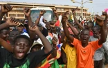Des partisans du Conseil national pour la sauvegarde de la patrie (CNSP, l'organe des militaires au pouvoir) manifestent à Niamey le 6 août 2023