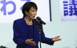 Sanae Takaichi, une nationaliste radicale, prend la parole après avoir été élue cheffe du Parti Libéral-Démocrate (PLD) au pouvoir, et avant de prendre probablement la tête du gouvernement japonais, à Tokyo, le 4 octobre 2025