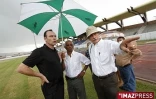 Dimanche 20 Décembre 2009
Alain Boghossian et Robert Duverne en visite à la Réunion pour préparer une éventuelle venue de l'équipe de France de football à La Réunion